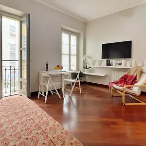 Chic 1bdr With Shared Terrace Steps From Duomo By Rentopolis Appartamento Milano